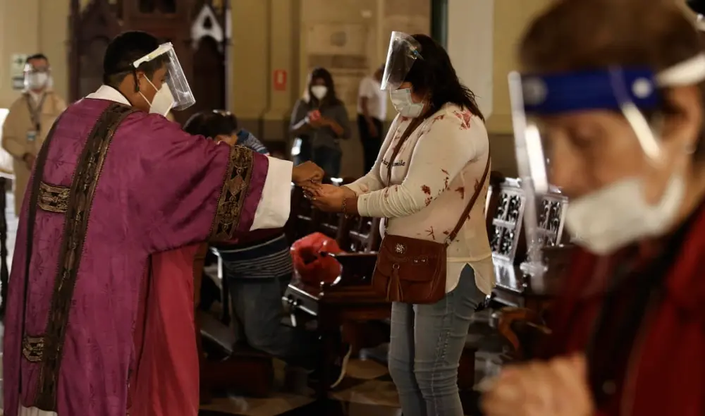 La catedral de Lima abre sus puertas para dar misa presencial. Foto: John Reyes/ La República. La catedral de Lima abre sus puertas para dar misa presencial. Foto: John Reyes/ La República.