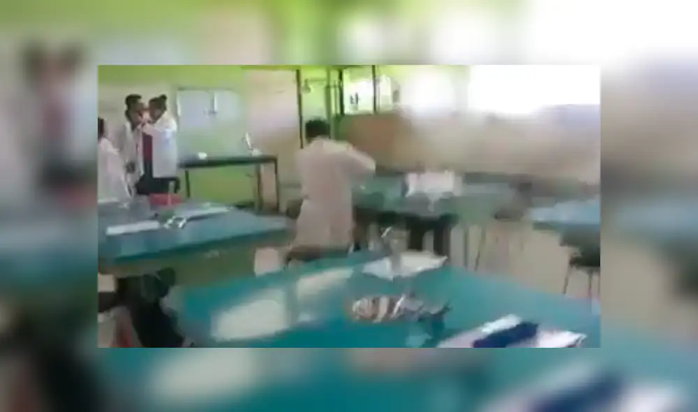 Estudiantes salieron corriendo despavoridos al ver las llamas dentro del laboratorio Estudiantes salieron corriendo despavoridos al ver las llamas dentro del laboratorio