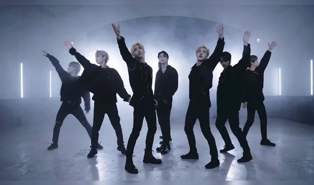 Stray Kids en el video especial de "Voices". Stray Kids en el video especial de "Voices".