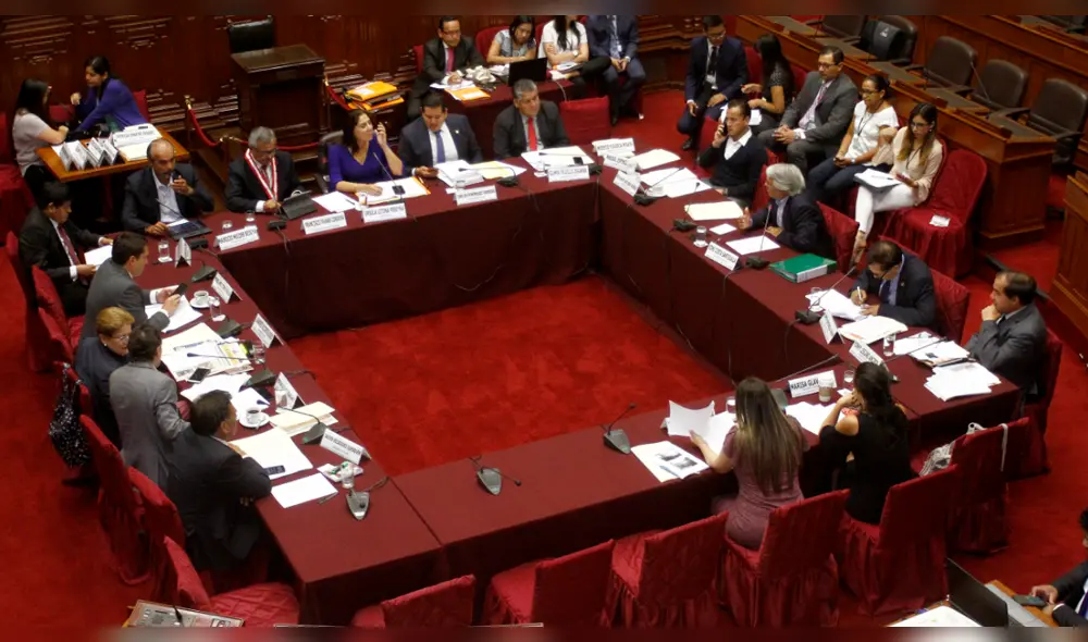 Congresistas mandan al archivo proyecto que prohibía reelección indefinida Congresistas mandan al archivo proyecto que prohibía reelección indefinida