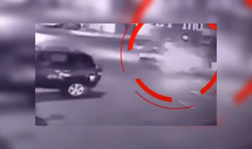 Ante la indiferencia policial, la madre del niño consiguió los videos y se las ha entregado a los vecinos para que ayuden a identificar al depravado. (Foto: Captura de video / Latina Noticias) Ante la indiferencia policial, la madre del niño consiguió los videos y se las ha entregado a los vecinos para que ayuden a identificar al depravado. (Foto: Captura de video / Latina Noticias)