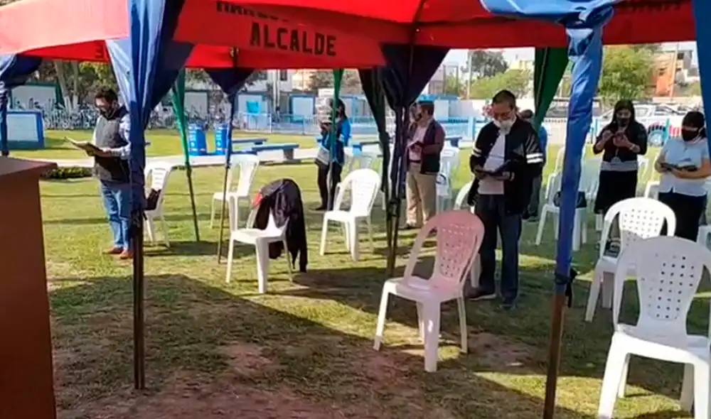 Decenas de ciudadanos siguieron la transmisión en vivo desde sus hogares. Foto: captura de video