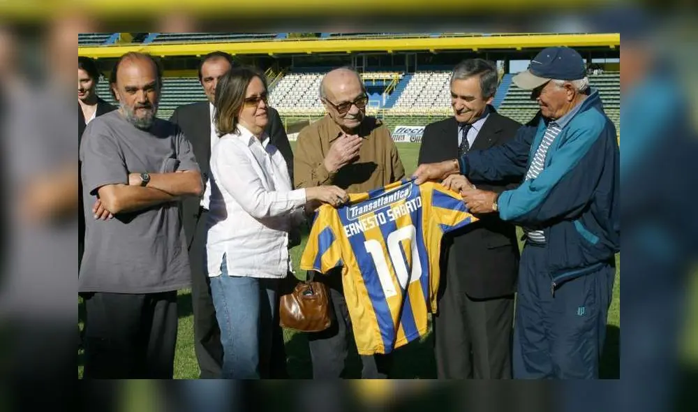 El escritor Ernesto Sábato en aquel día que fue un 10 de lujo. Foto. EFE. El escritor Ernesto Sábato en aquel día que fue un 10 de lujo. Foto. EFE.