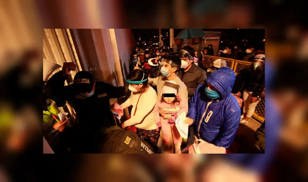 Aglomeraciones de pasajeros en el Aeropuerto Jorge Chávez / Fotos: John Reyes/La República. Aglomeraciones de pasajeros en el Aeropuerto Jorge Chávez / Fotos: John Reyes/La República.