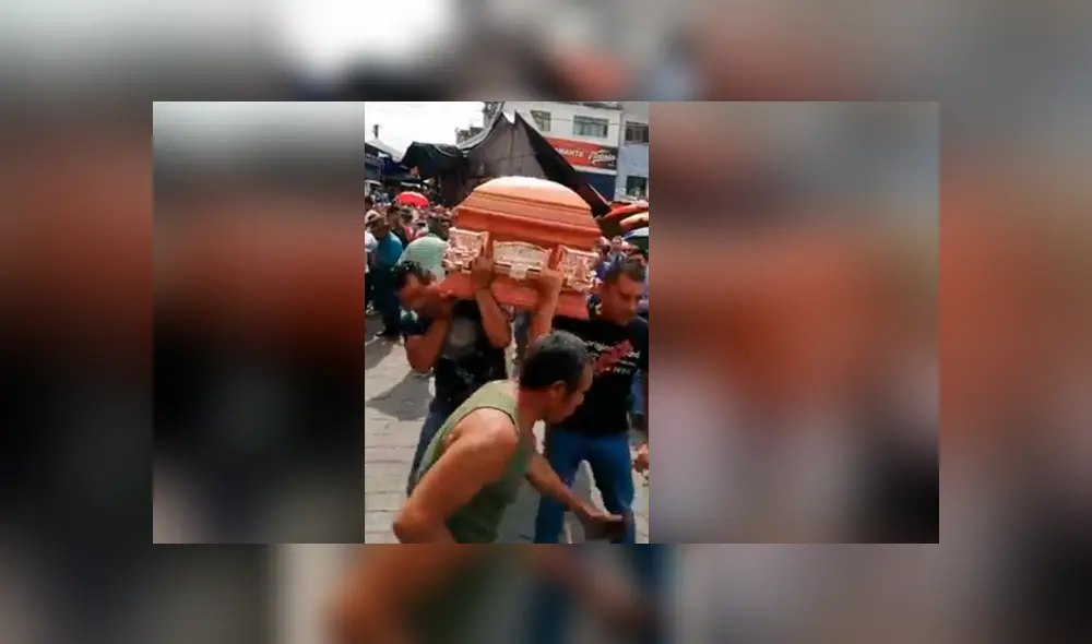 Parientes cercanos y amigos del difunto decidieron darle una singular despedida y no tuvieron mejor idea que hacerlo con una gran fiesta