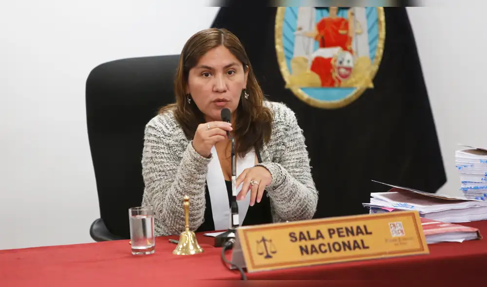 Jueza Elizabeth Arias retrocede y se inhibe del caso de Keiko Fujimori Jueza Elizabeth Arias retrocede y se inhibe del caso de Keiko Fujimori