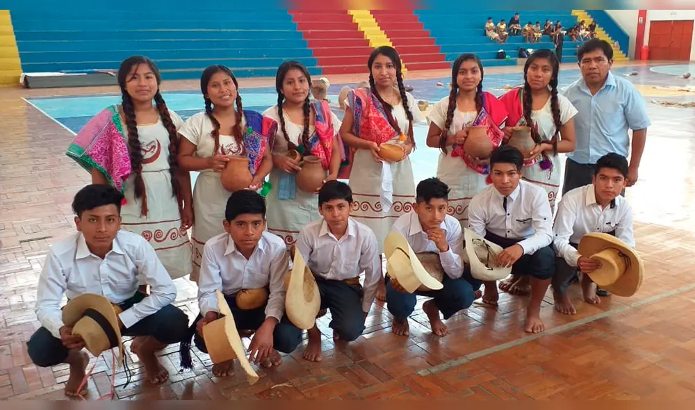 Escolares participaron con danzas tradicionales. Escolares participaron con danzas tradicionales.