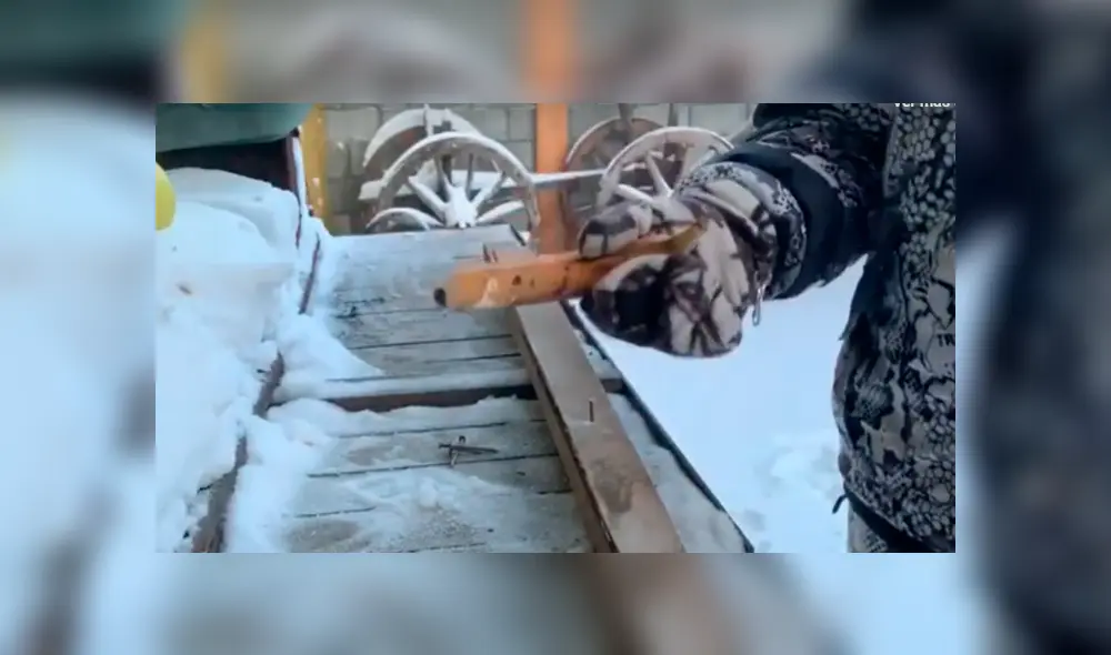 Un hombre ruso utilizó un insólito truco en mitad del inclemente invierno y se hizo viral en YouTube.
