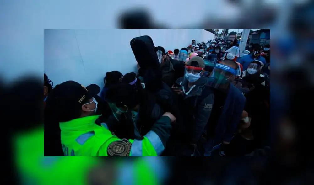 Aglomeraciones de pasajeros en el Aeropuerto Jorge Chávez / Fotos: John Reyes/La República. Aglomeraciones de pasajeros en el Aeropuerto Jorge Chávez / Fotos: John Reyes/La República.