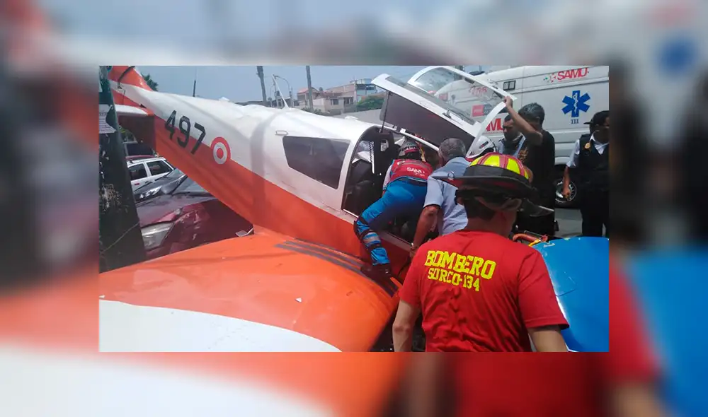 Avioneta de la FAP aterriza de emergencia en av. Surco: Hay dos heridos [VIDEO]