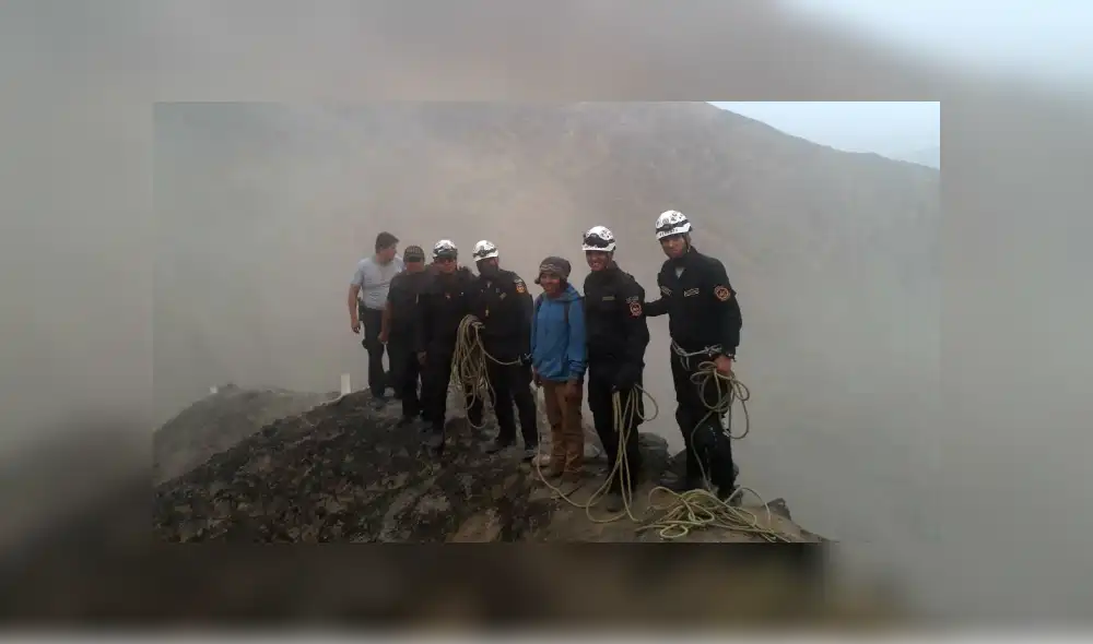 Policía rescata a jóvenes perdidos en cerro de Cieneguilla