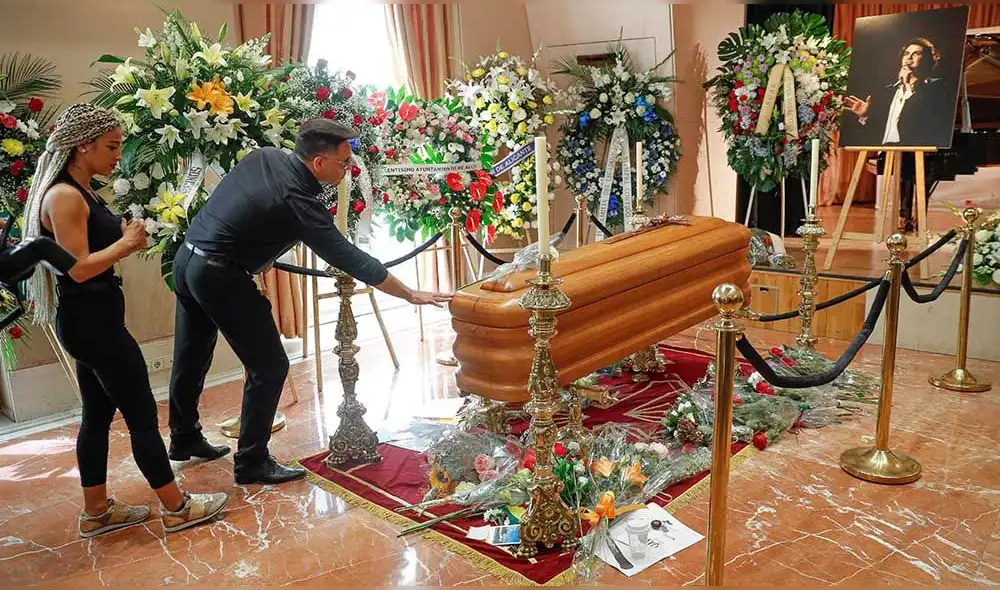 Camilo Sesto recibe el último adiós de sus fans