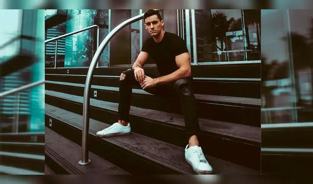 Austin Palao posa en toalla y enamora a mexicanas con atrevido video en baño