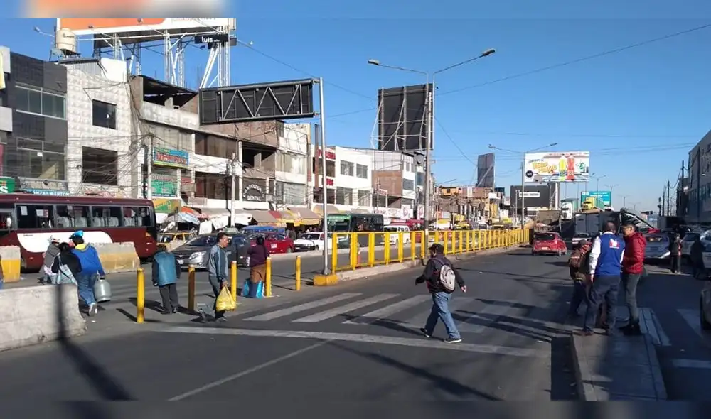 Defensoría del Pueblo identifica necesidad de semáforo en la plataforma comercial Avelino Cáceres Defensoría del Pueblo identifica necesidad de semáforo en la plataforma comercial Avelino Cáceres