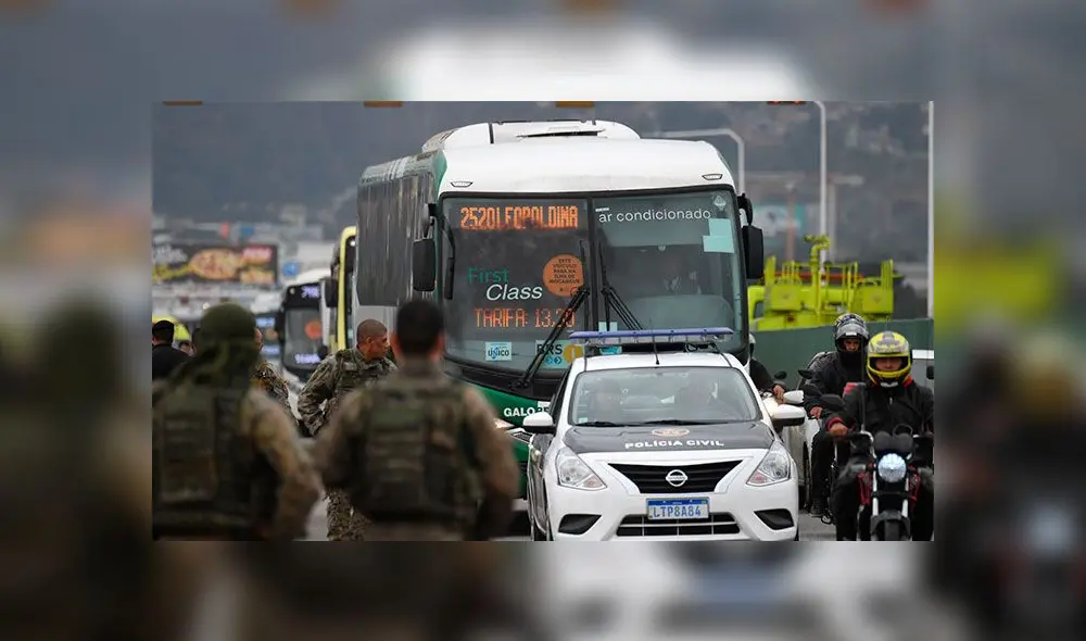 La policía militar abatió al secuestrador cuando bajó brevemente del bus. Foto: AFP.