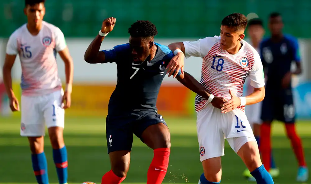Sigue aquí EN VIVO ONLINE el Chile vs. Francia por la fecha 1 del Grupo C del Mundial Sub-17. | Foto: @TelemundoSports Sigue aquí EN VIVO ONLINE el Chile vs. Francia por la fecha 1 del Grupo C del Mundial Sub-17. | Foto: @TelemundoSports