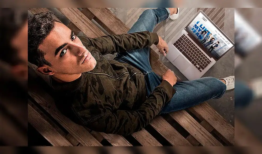 Austin Palao posa en toalla y enamora a mexicanas con atrevido video en baño