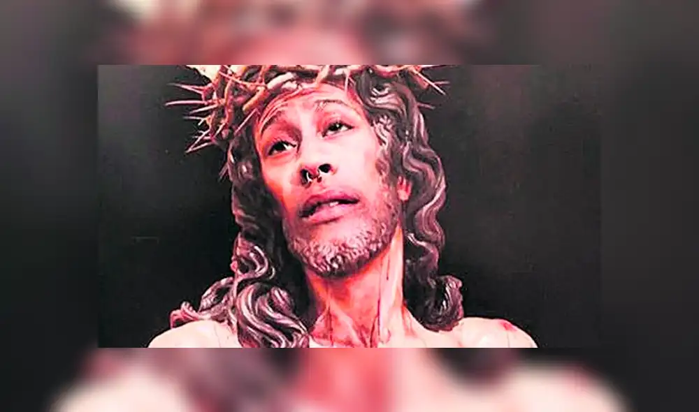 Puso su rostro en cara de Cristo, fue multado y Twitter salió en su defensa [FOTOS]