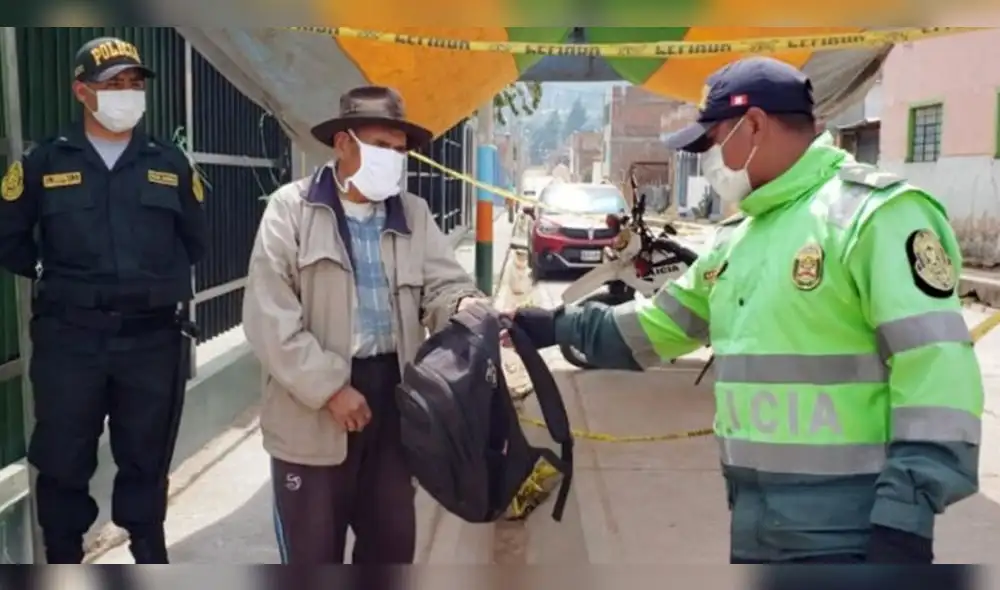 Don Donato León Gutiérrez, recuperó su dinero, gracias a la honradez de un mototaxista en Apurímac. Foto: PNP Don Donato León Gutiérrez, recuperó su dinero, gracias a la honradez de un mototaxista en Apurímac. Foto: PNP
