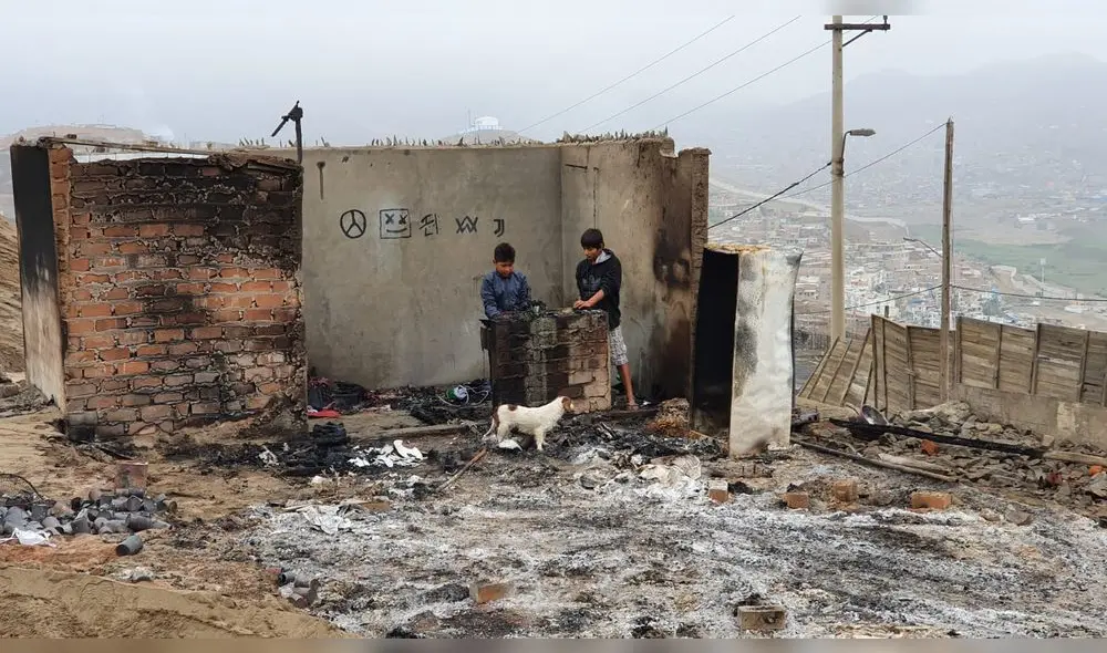 Familia pierde todas sus pertenencias por incendio en Ventanilla. Créditos: Deysi Portuguez / URPI-GLR. Familia pierde todas sus pertenencias por incendio en Ventanilla. Créditos: Deysi Portuguez / URPI-GLR.
