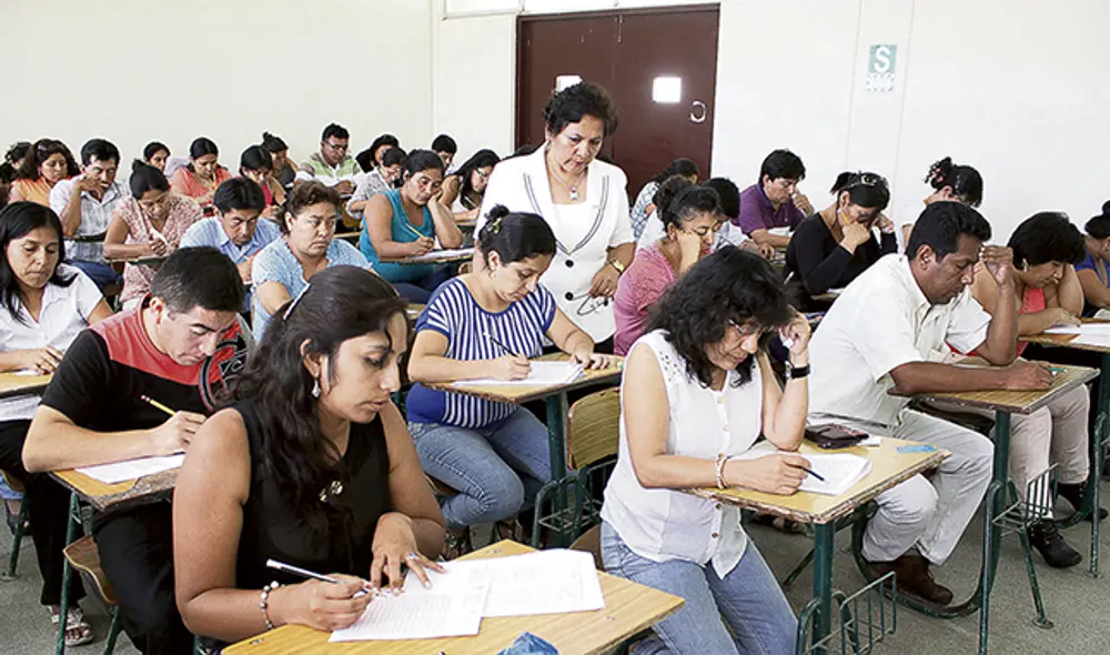 Puntuales. Los docentes inscritos para el concurso de ascenso deberán presentarse en su local de evaluación el domingo 27. Puntuales. Los docentes inscritos para el concurso de ascenso deberán presentarse en su local de evaluación el domingo 27.