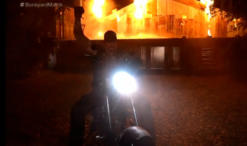 The Undertaker enterró a AJ Styles y terminó de forma épica la primera parte de WrestleMania 36. | Foto: WWE The Undertaker enterró a AJ Styles y terminó de forma épica la primera parte de WrestleMania 36. | Foto: WWE