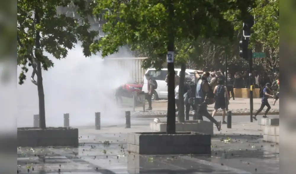 Las fotos que reflejan un Chile en crisis y colapsado por la violencia. Fotos: Jorge Cerdán Las fotos que reflejan un Chile en crisis y colapsado por la violencia. Fotos: Jorge Cerdán