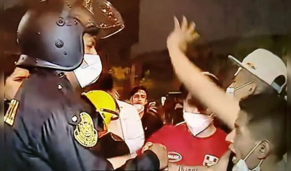 Protestantes logran llegar al Congreso. Foto: captura Canal N Protestantes logran llegar al Congreso. Foto: captura Canal N