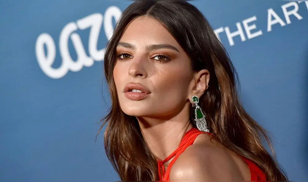 Emily Ratajkowski impacta redes con foto donde luce desnuda