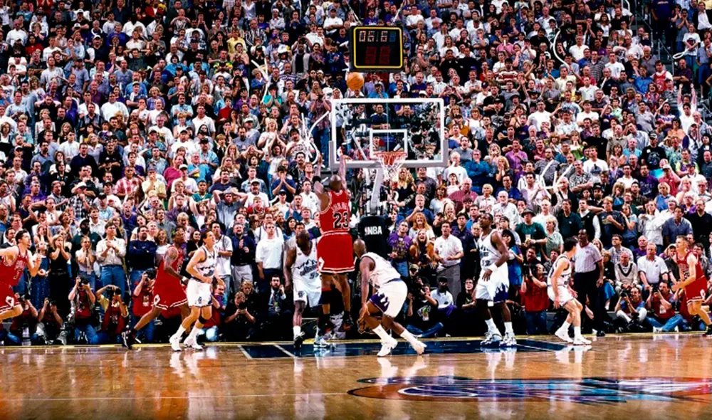 El documental basado en la última temporada de los Bulls recorre la carrera de Jordan y con maestría narra una historia llena de éxito y drama. (FOTO: AFP).