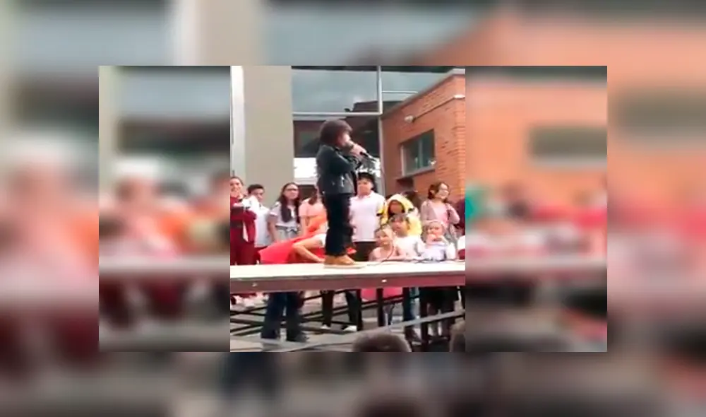 En Facebook, una niña se sube al escenario de actuación escolar para interpretar ‘The Final Countdown’. En Facebook, una niña se sube al escenario de actuación escolar para interpretar ‘The Final Countdown’.