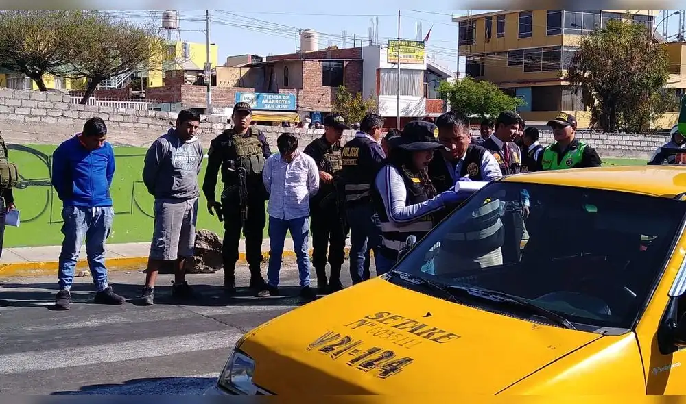 Delincuentes intentaron escapar en un taxi Delincuentes intentaron escapar en un taxi