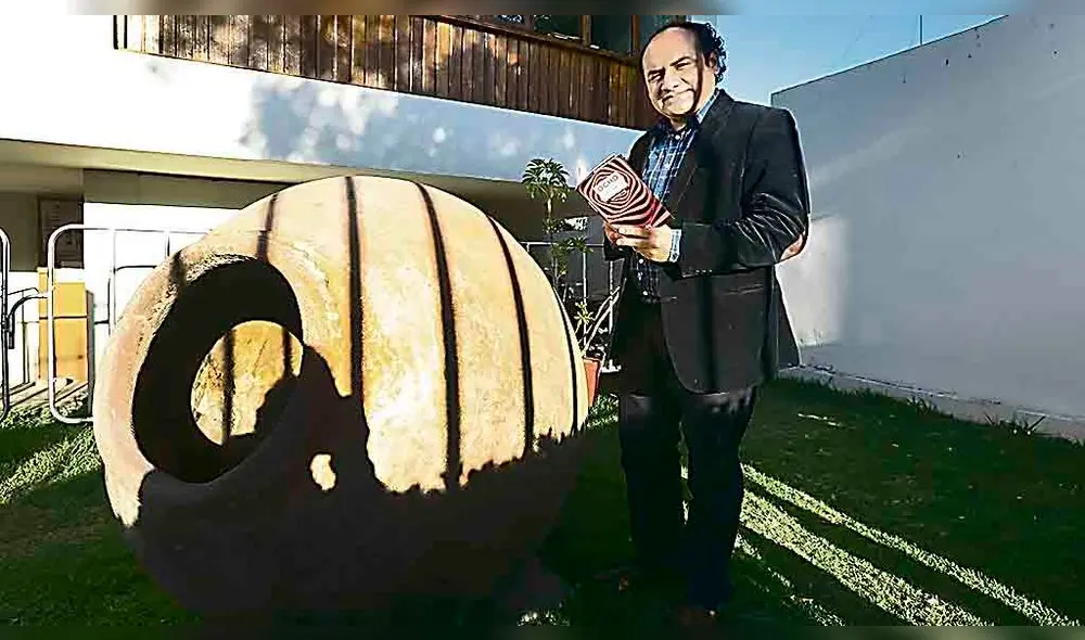 Escritor. Jorge Turpo presenta su libro Ocho son suficientes. Escritor. Jorge Turpo presenta su libro Ocho son suficientes.