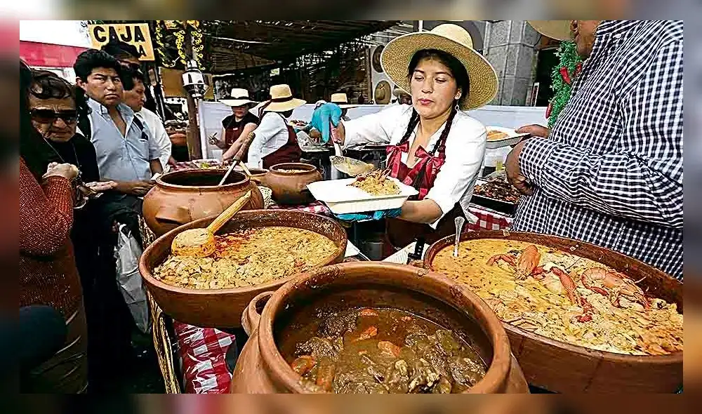 FESTIVAL DE LA CHICHA EN LA PLAZA DE ARMAS DE AREQUIPA, DONDE ASISTIERON VARIAS PICANTERIAS DE LA CIUDAD EXPONIENDO UNA SERIE DE PLATOS TIPICOS 