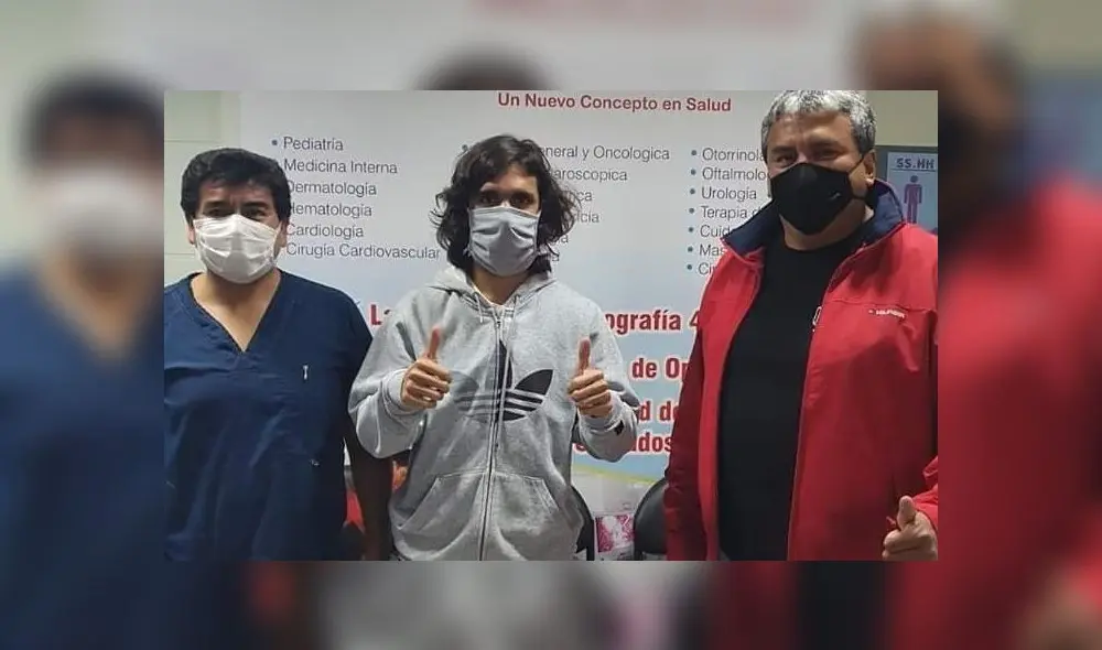 Juan Diego Gutiérrez junto al personal médico del club. Juan Diego Gutiérrez junto al personal médico del club.