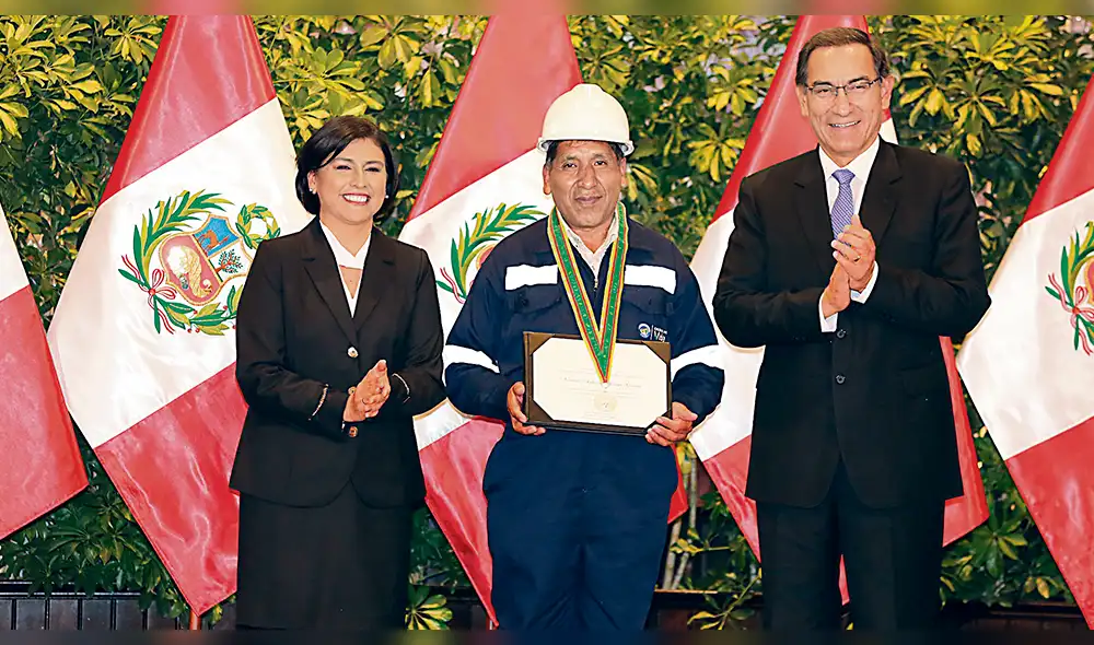 Condecoran a minero por rescate de rehenes