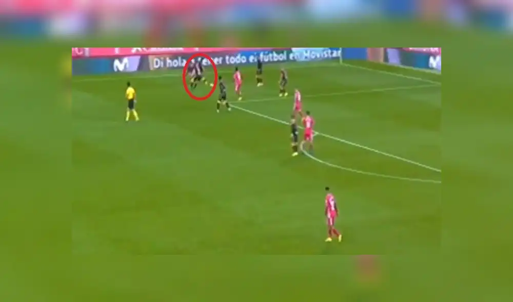 Advíncula la recuperó y su compañero cometió garrafal error para el gol de Girona [VIDEO]