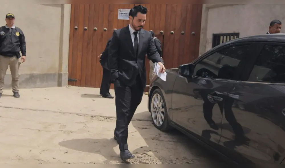 Abogado Leonardo Latinez en inmueble de Cieneguilla. Foto: La República Abogado Leonardo Latinez en inmueble de Cieneguilla. Foto: La República