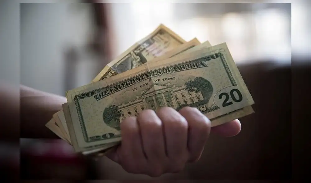 dolares remesas Foto: EFE