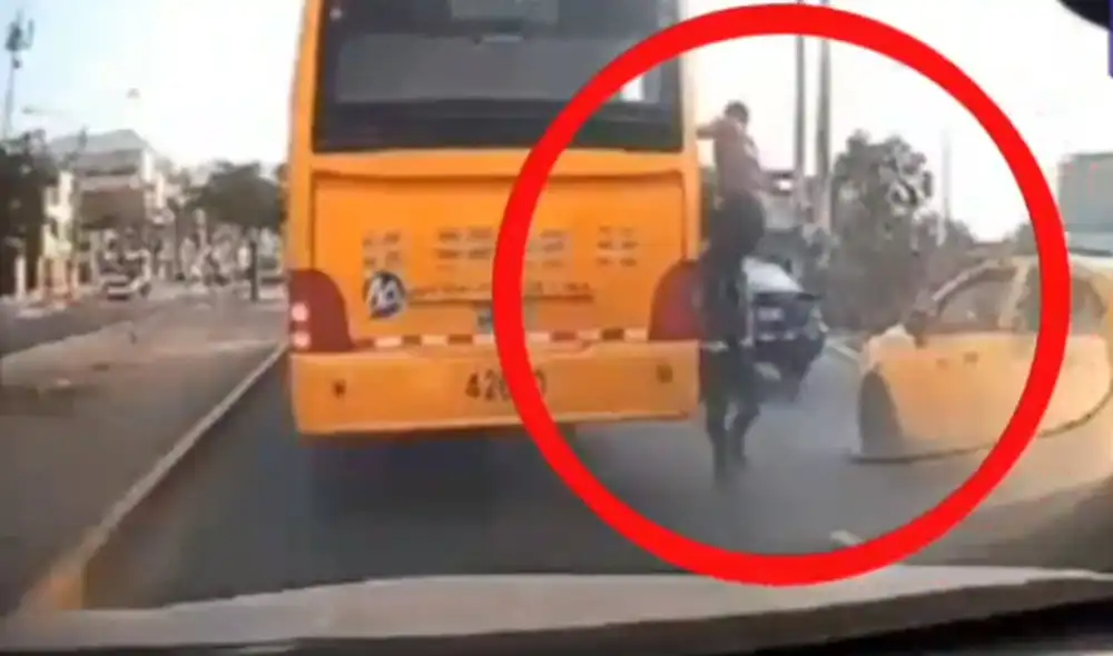 Sujetos lograron cometido en cuestión de segundos y luego fugaron. Foto: captura de Latina Noticias Sujetos lograron cometido en cuestión de segundos y luego fugaron. Foto: captura de Latina Noticias