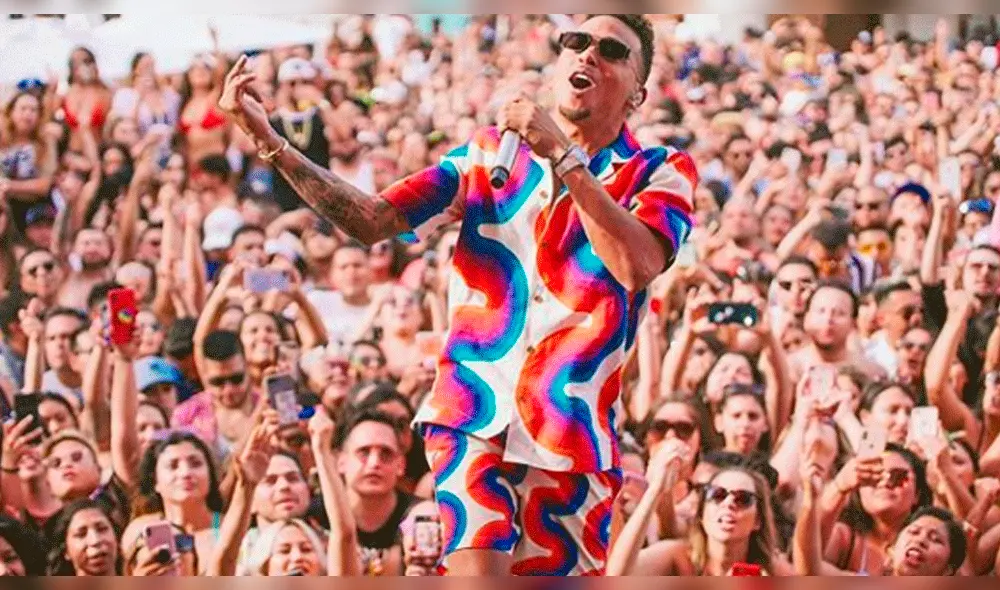 Ozuna sorprende a fans al difundir video desnudo cantando en la ducha