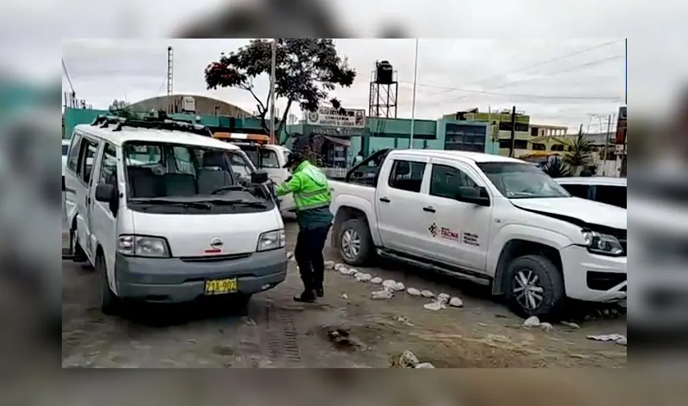 Tacna. Choque a combi de trabajadores dejó heridos. Tacna. Choque a combi de trabajadores dejó heridos.