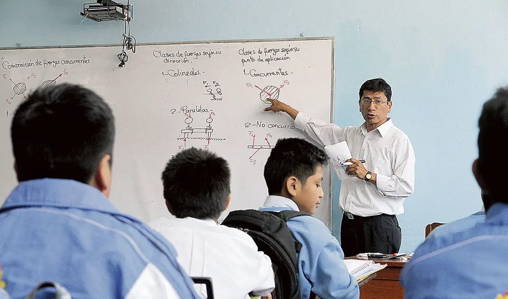 En clase. El incremento del presupuesto podría dotar a los docentes de mejores herramientas. Foto: Clinton Medina/La República En clase. El incremento del presupuesto podría dotar a los docentes de mejores herramientas. Foto: Clinton Medina/La República