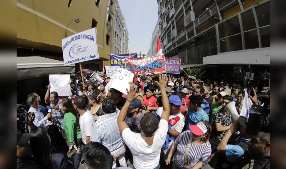 Mesa Redonda : nuevamente los comerciantes toman las calles de Lima. [FOTOS]