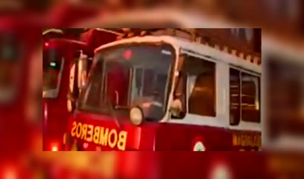 Hombre quedó atrapado tras derrumbe de obra de construcción. Foto: Captura