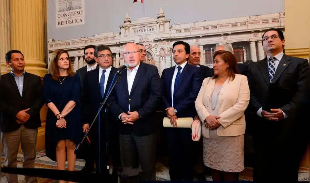 Peruanos por el Kambio se adhiere a pedido de destitución de contralor Alarcón