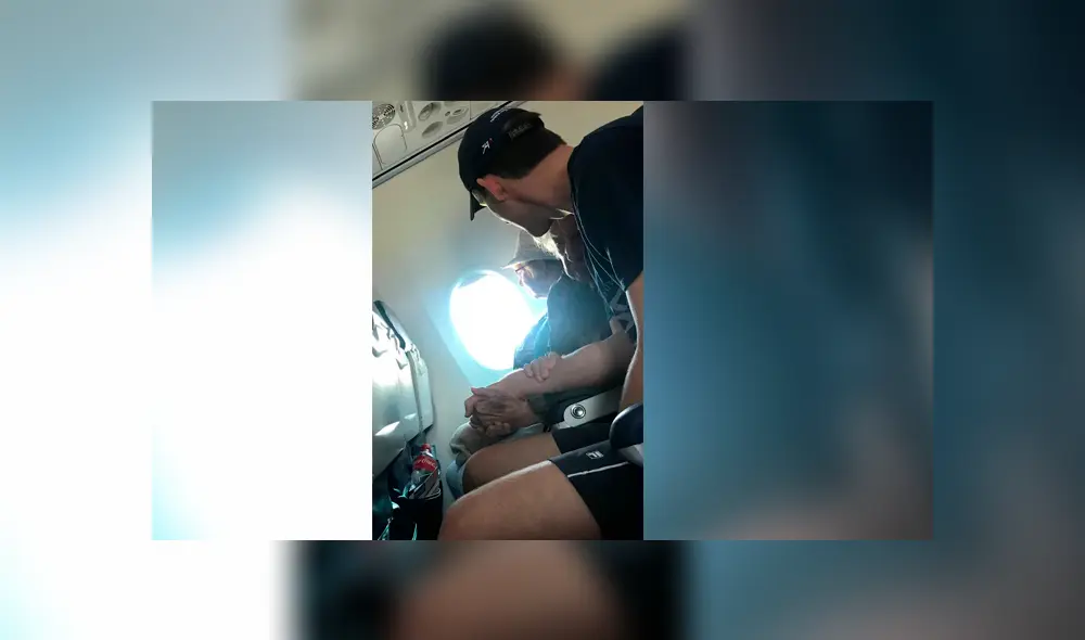 Las imágenes de la enternecedora escena entre el joven y la anciana ya han dado la vuelta al mundo tras su difusión en Facebook Las imágenes de la enternecedora escena entre el joven y la anciana ya han dado la vuelta al mundo tras su difusión en Facebook