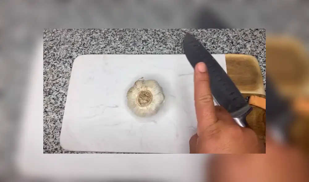 Desliza las imágenes para conocer los sencillos pasos que te permitirán pelar ajos en segundos. Fotocaptura: 253brasasymas/TikTok