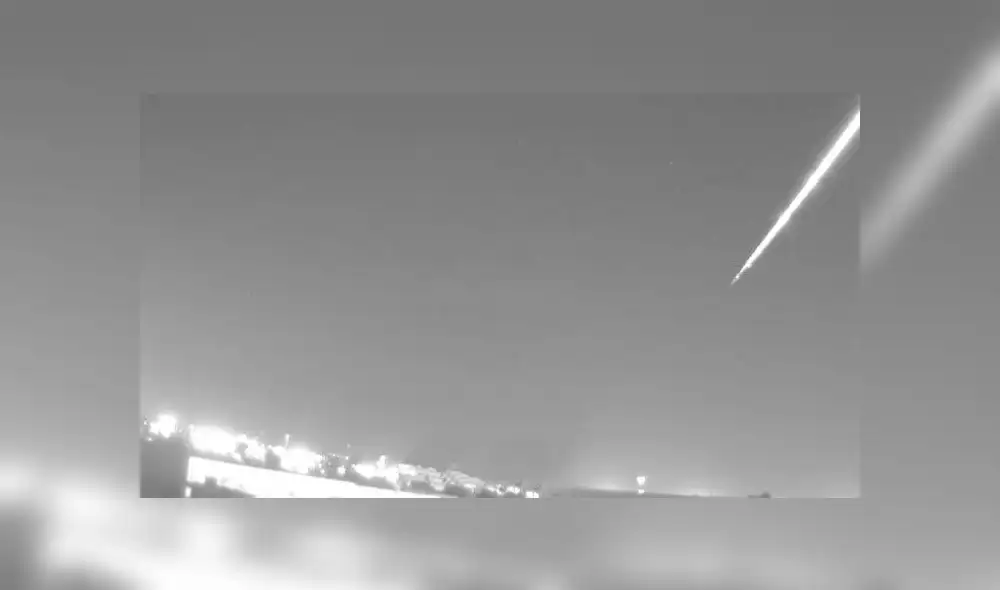 Una bola de fuego atraviesa el cielo de España. La roca podría ser del asteroide 2000 QW7. Captura de video / SMART