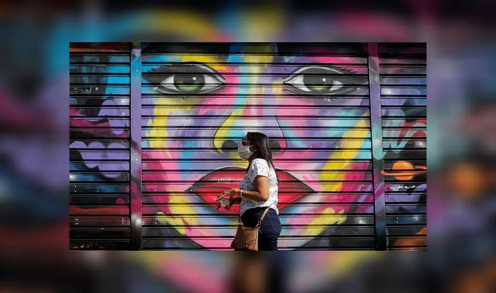 Una mujer con tapabocas por la pandemia del coronavirus este jueves en Sao Paulo. Foto: EFE